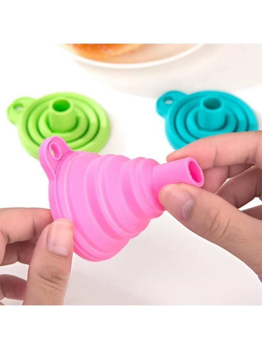 Collapsible silicone foldable kitchen liquid funnel - Random Colour Sent