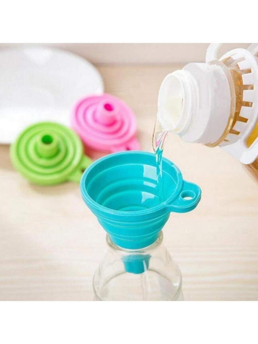 Collapsible silicone foldable kitchen liquid funnel - Random Colour Sent
